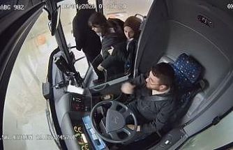 Siirt’te otobüste fenalaşan genç kız hastaneye yetiştirildi