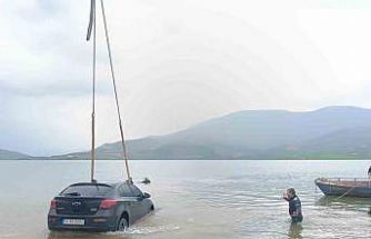 Siirt’te otomobil baraj gölüne düştü
