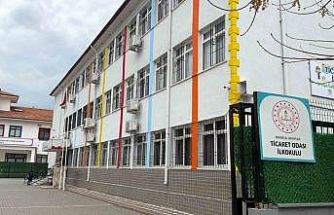 Sınıfın düşen tavan sıvası 3 öğrenciyi yaraladı