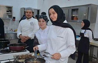 Sinop’ta üniversite öğrencilerinden "hamsi köftesi" yarışması