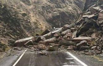 Şırnak’ta heyelan alarmı: Beytüşşebap yolu ulaşıma kapandı