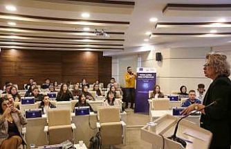 Sivas’ta genç iletişimciler dijital dünyaya hazırlanıyor