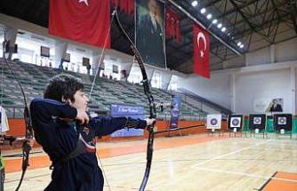 Spor festivalinde öğrenciler okçular yarıştı