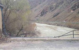 Taşbaşı Köprüsü hasar gördü