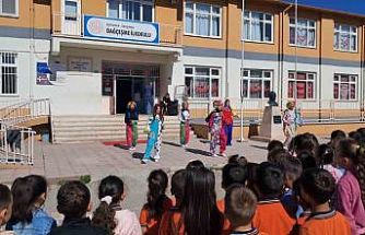 Tavşanlı Hayme Ana MTAL öğrencilerinden kardeş okullara bayram hediyesi