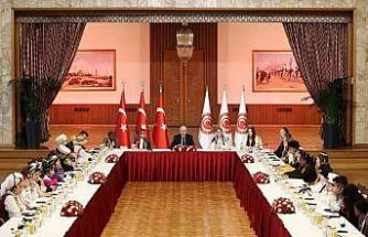 TBMM Başkanı Kurtulmuş 26 ülkeden gelen dünya çocuklarını TBMM Tören Salonu’nda kabul etti