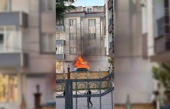 Tekstil malzemeleri yüklü minibüs alev aldı