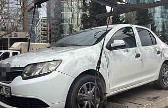 Teröristlerin kiraladığı otomobil incelemelerin ardından olay yerinden kaldırıldı
