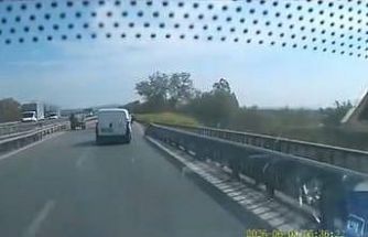 Ters yönden gelen at arabası trafiği tehlikeye attı