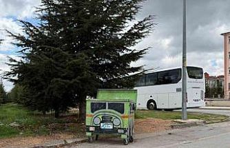 Tır motifli çöp kutusu dikkat çekiyor