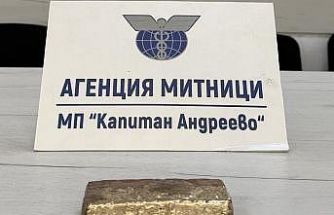 Tırın direksiyonuna gizlenen külçe altın komşuya takıldı