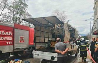 Tokat’ta jeneratörden çıkan kıvılcım aracı yaktı