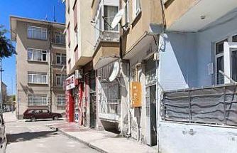 Toprağa gömülü bulunan kafatası ve kemiklerin 15 yıldır kayıp olan kardeşine ait olduğunu iddia etti