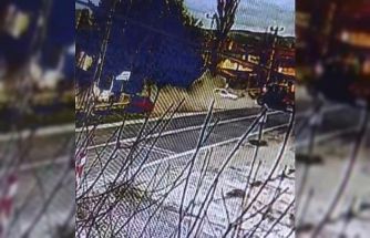 Traktörle otomobilin çarpıştığı kaza kamerada: 2 yaralı