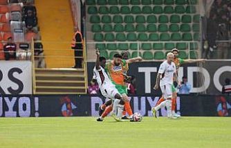 Trendyol Süper Lig: Corendon Alanyaspor: 0 Trabzonspor: 0  (İlk yarı)