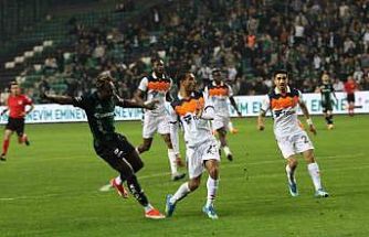 Trendyol Süper Lig: Kocaelispor: 0 - Başakşehir: 0 (İlk yarı)
