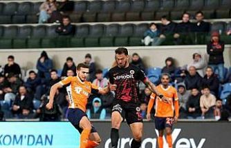 Trendyol Süper Lig: RAMS Başakşehir: 3 - Gençlerbirliği: 0 (İlk yarı)