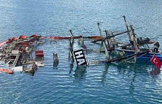 Tur teknesi sulara gömüldü, bir kişi hayatını kaybetti