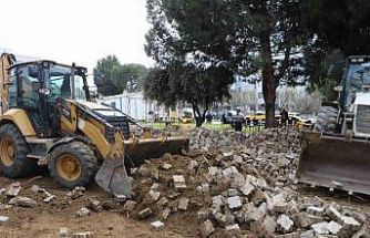 Turgutlu Belediyesi Fen İşleri ekiplerinden eş zamanlı çalışma