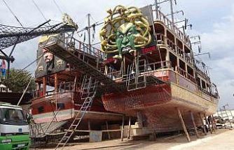 Turizm sezonu öncesi gezi tekneleri bakıma alındı