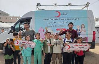 Türk Kızılay’dan çocuklara şekerleme ve tatlı ikramı