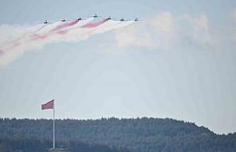 ‘Türk Yıldızları’ Çanakkale semalarında nefesleri kesti