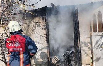 Tuşba’da odunluk yangını