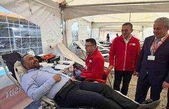 Üniversite öğrencilerinden kan bağış kampanyasına yoğun ilgi
