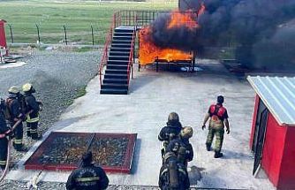 Üniversite öğrencilerine uygulamalı itfaiyecilik eğitimi