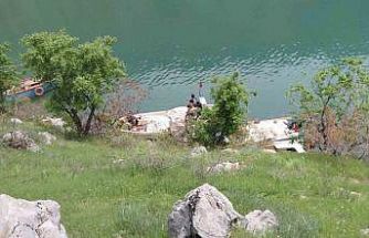 Unuttuğu eşyasını almak için döndü, botla açıldığı Fırat Nehri’nde kayboldu