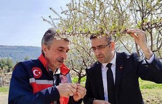 Uşak İl Tarım ve Orman Müdürlüğü ekipleri üreticiyle bir araya geldi