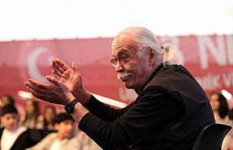 Usta sanatçı Cahit Berkay gençlerle aynı sahneyi paylaştı