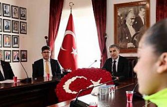 Vali Aktaş: "Sporda ve eğitimde başarı gösteren gençler şehrin en kıymetli hazinesidir"