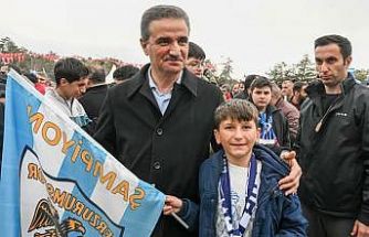 Vali Aydın Baruş kutlama coşkusuna katıldı