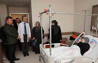 Vali Aydoğdu, hastaların durumu hakkında bilgi aldı