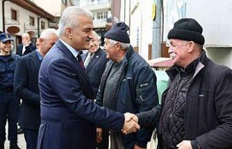 Vali Makas esnaf ile hasbihal etti