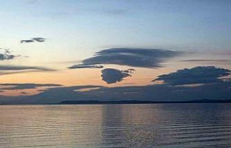 Van’da eşsiz manzara: Gökyüzündeki insan silüeti gölle bütünleşti