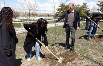 Van’da geleceğin diplomatları toprakla bağ kurdu