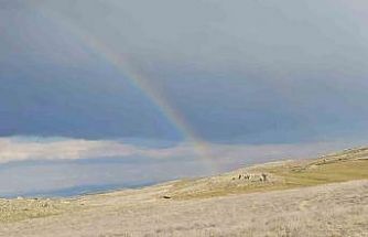 Yağmursuz havada ortaya çıkan gökkuşağı hayran bıraktı
