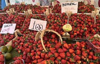 Yaz meyveleri pazar tezgahlarında yerini aldı