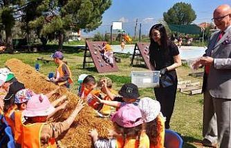 Yenipazar’da mantar atölyesine katılan miniklerden üretime ilk adım