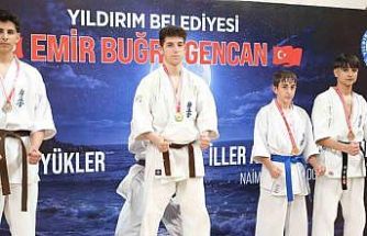 Yıldırımlı karatecilerden madalya yağmuru