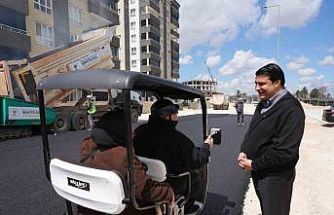 Yılmaz, asfalt çalışmalarını yerinde inceledi