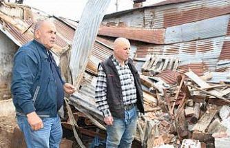 Yozgat’ta ahır çöktü, hayvanlar AFAD’ın yardımıyla kurtarıldı