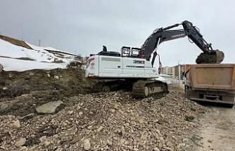 Yüksekova’da heyelan bölgesinde çalışmalar sürüyor