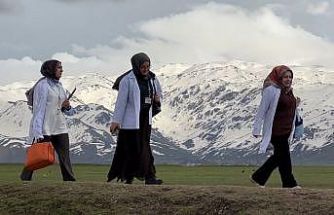 Yüksekova’nın fedakar ebeleri gebeler için yollarda