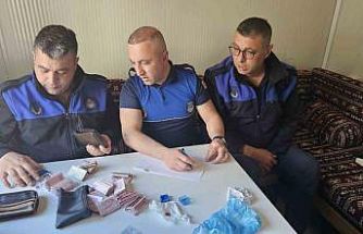 Zabıta tarafından bulunan para ve altın sahibine teslim edildi