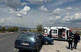 4 kişinin yaralandığı kaza güvenlik kameralarına yansıdı