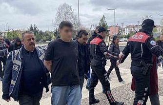 Ailelerden basın mensuplarına tepki: "Allah belanızı versin, daha 18 yaşında, çekmeyin"