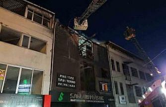 Bayrampaşa’da 5 katlı iş yerinin 3 katı alevlere teslim oldu